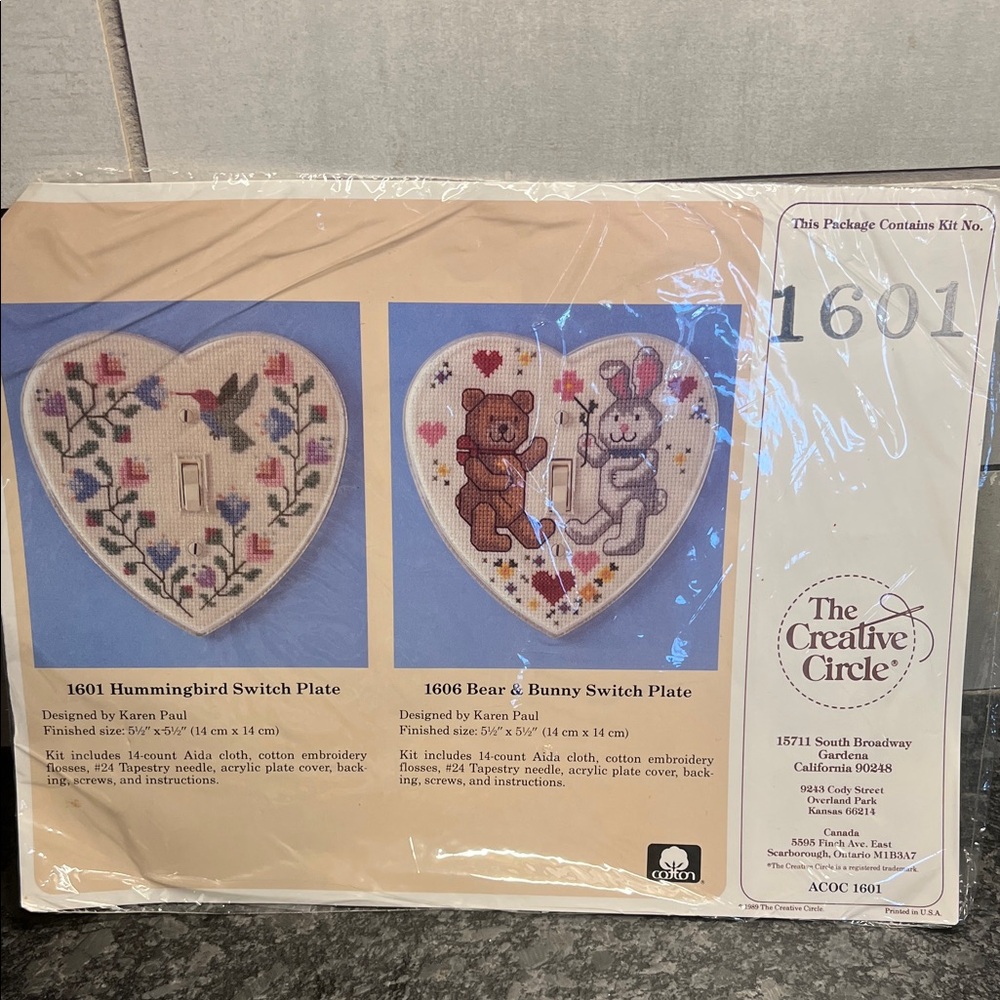 The Creative Coner Hummingbird heart switchplate. Needlepoint NWT